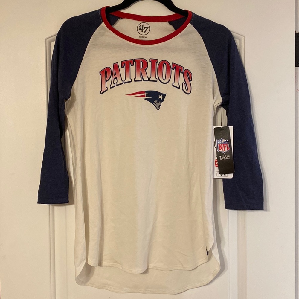 NWT Women's '47 Cream/Navy New England Patriots half sleeve T-Shirt size Medium